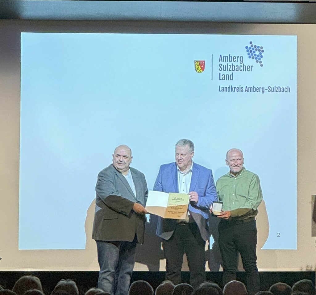 Thomas Gebele, Landrat Richard Reisinger und Reinhard Weber