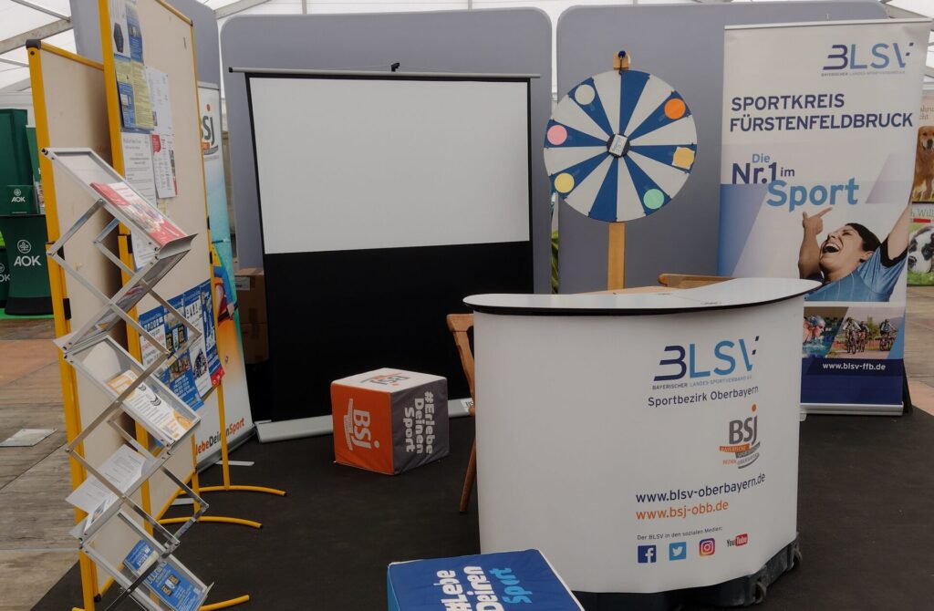 Ein Bild des gesamten Stand des BLSV und BSJ auf der FFB-Schau.